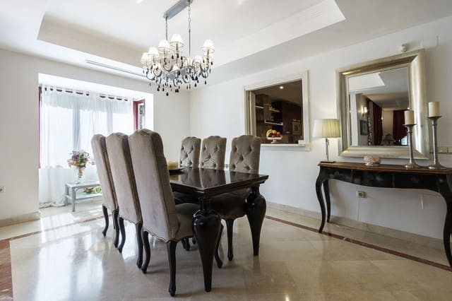 3 soverom Hus til salgs i Nueva Andalucia, Marbella med svømmebasseng - € 820 000 (Ref: 9025762)