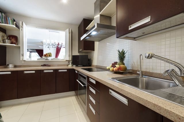 3 soverom Hus til salgs i Nueva Andalucia, Marbella med svømmebasseng - € 820 000 (Ref: 9025762)