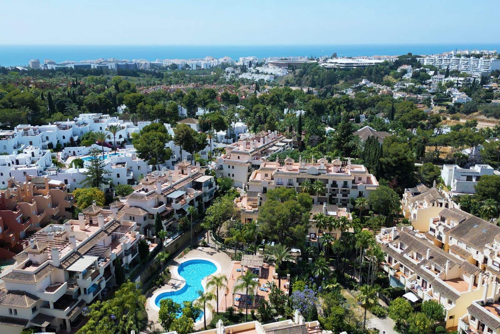 3 soverom Hus til salgs i Nueva Andalucia med svømmebasseng - € 820 000 (Ref: 9025762)