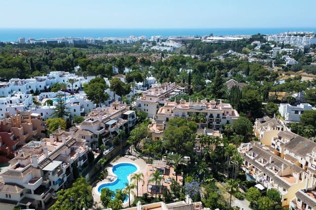 3 soverom Hus til salgs i Nueva Andalucia, Marbella med svømmebasseng - € 820 000 (Ref: 9025762)