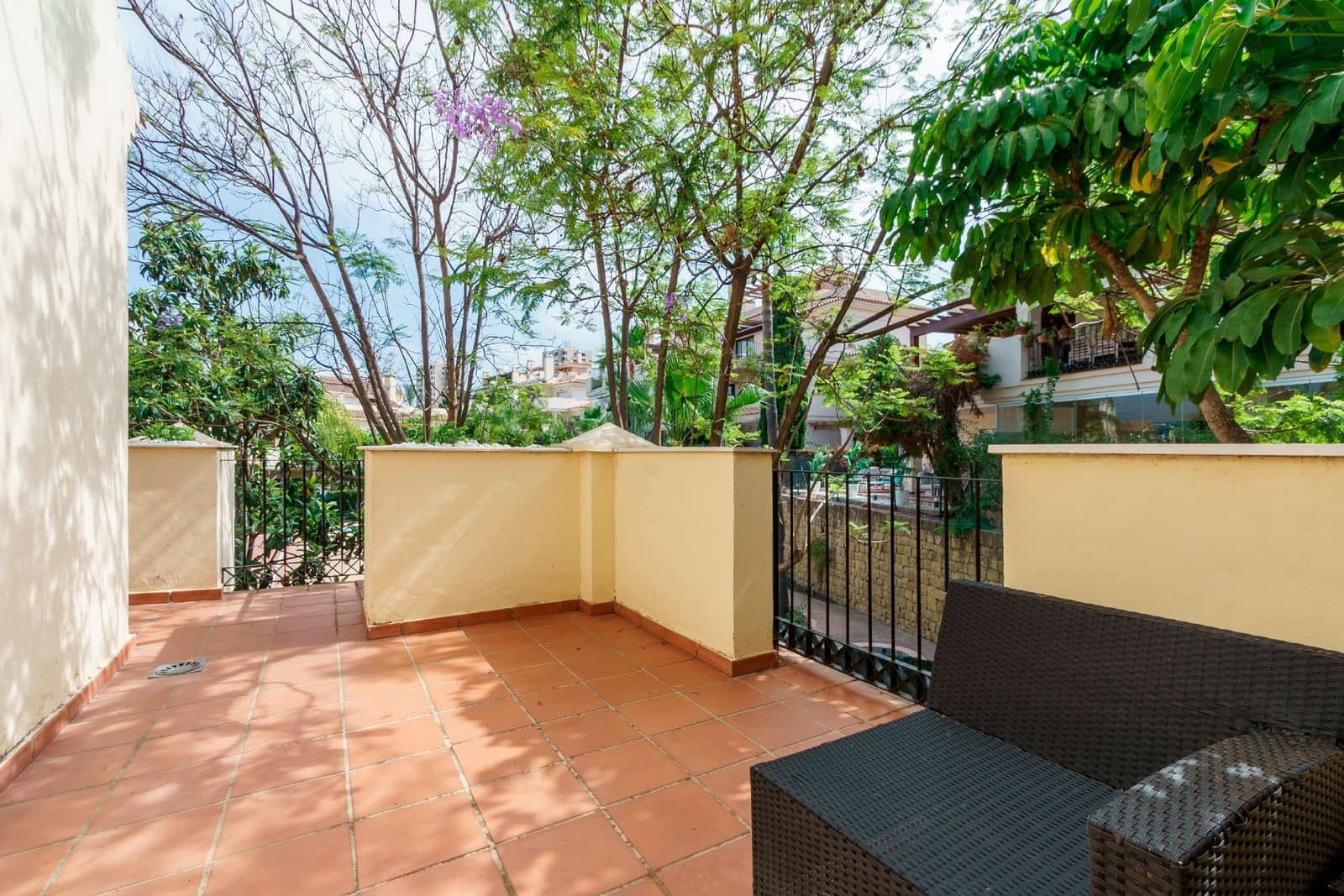 3 soverom Hus til salgs i Nueva Andalucia med svømmebasseng - € 820 000 (Ref: 9025762)
