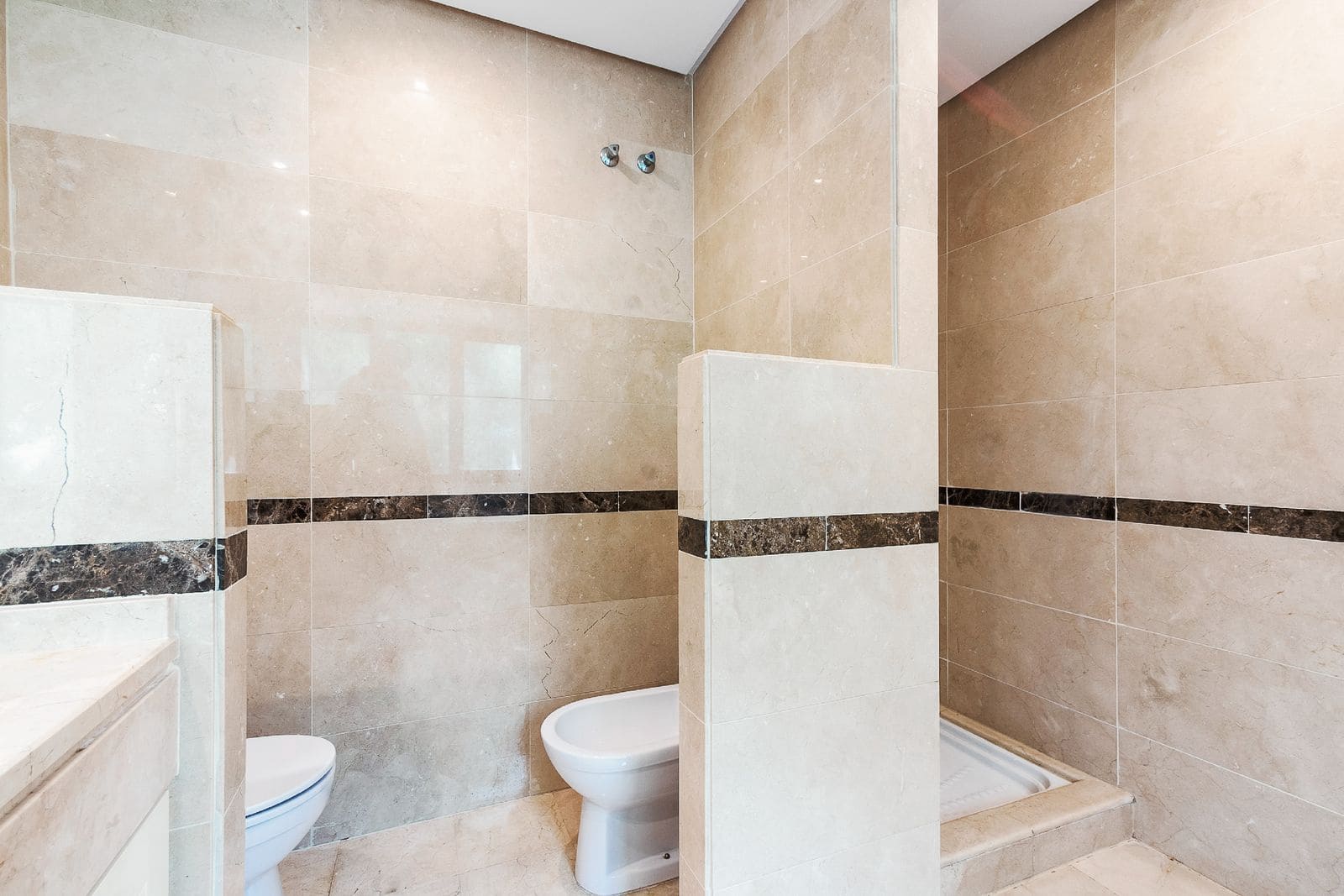 3 soverom Hus til salgs i Nueva Andalucia med svømmebasseng - € 820 000 (Ref: 9025762)