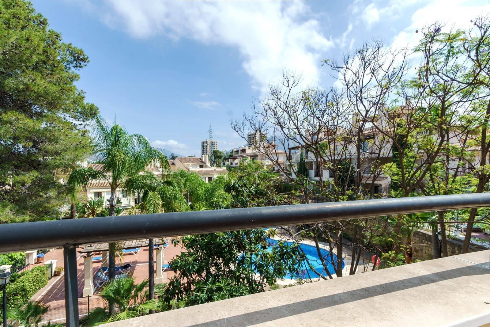 3 soverom Hus til salgs i Nueva Andalucia med svømmebasseng - € 820 000 (Ref: 9025762)