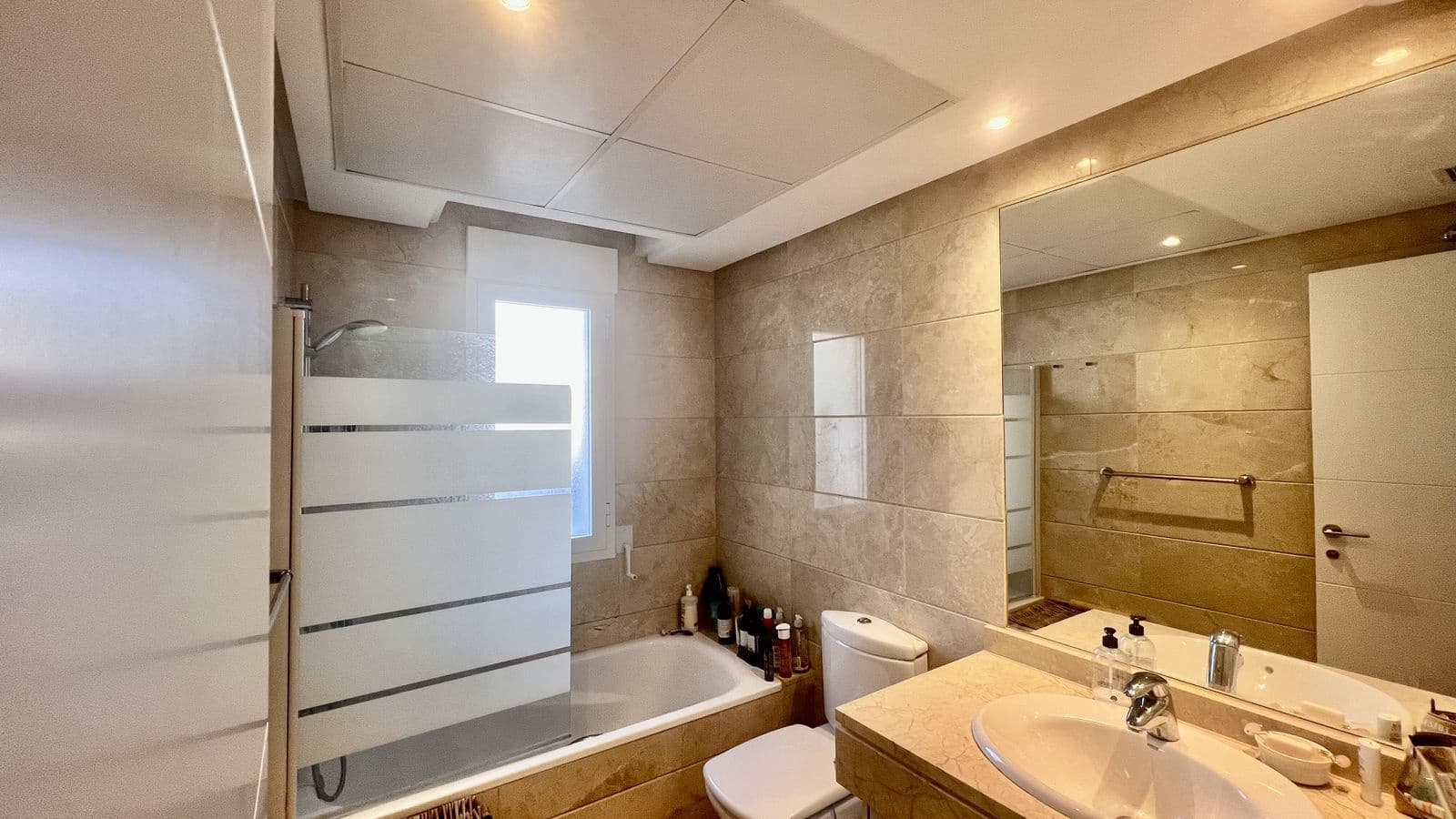 1 soverom Penthouse til salgs i Nueva Andalucia med garasje - € 413 000 (Ref: 9025866)