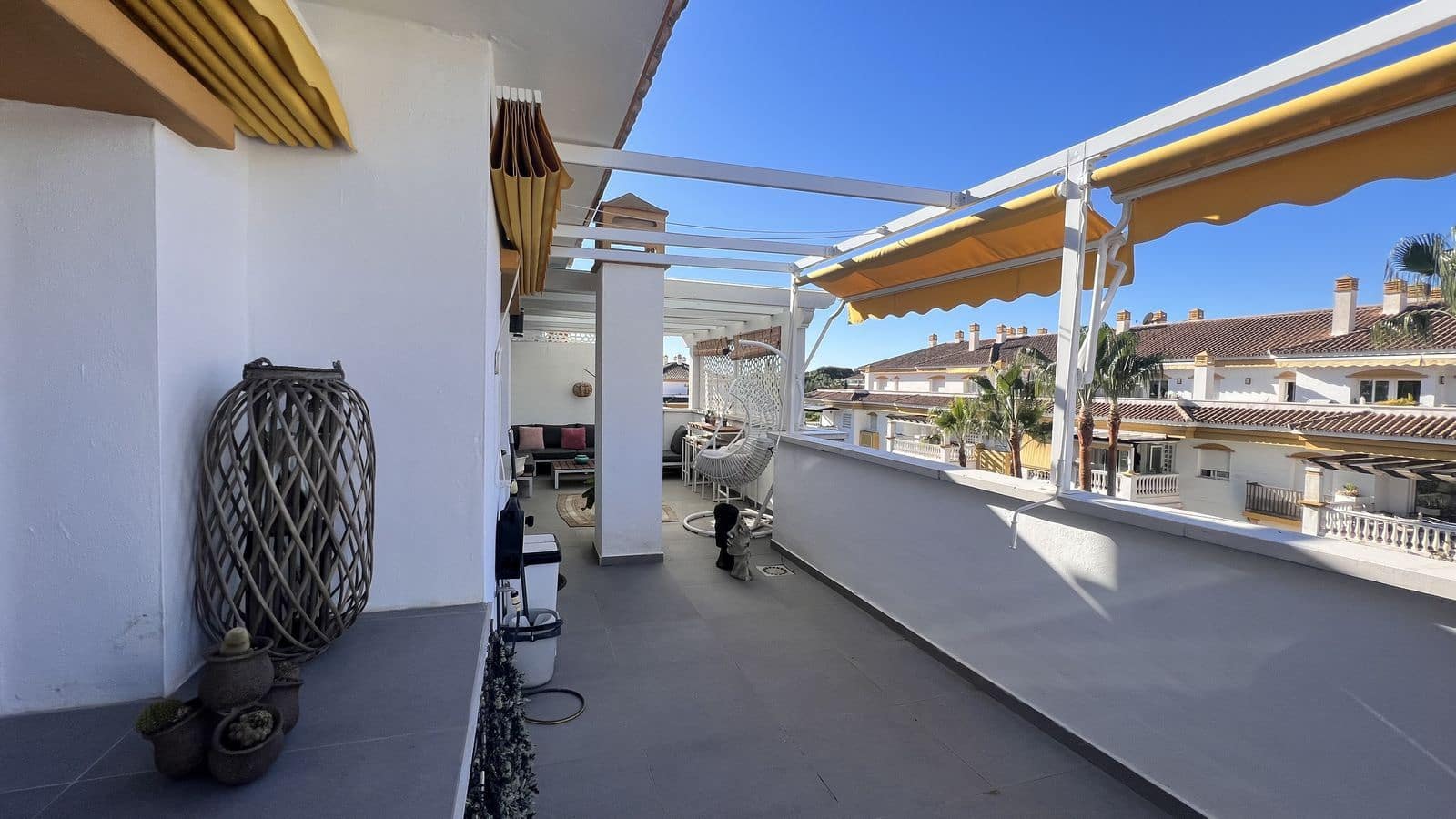 1 soverom Penthouse til salgs i Nueva Andalucia med garasje - € 413 000 (Ref: 9025866)