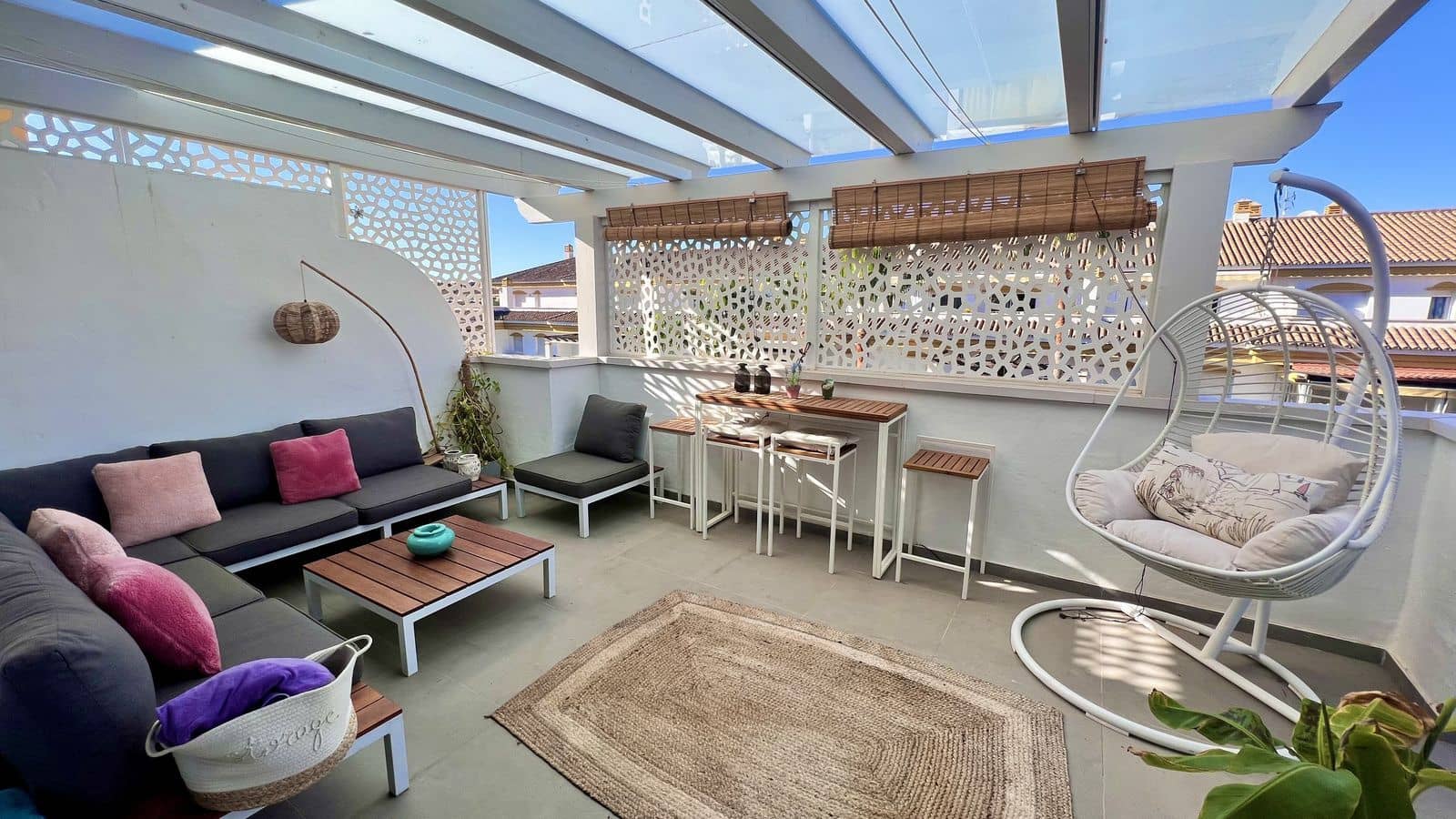 1 soverom Penthouse til salgs i Nueva Andalucia med garasje - € 413 000 (Ref: 9025866)