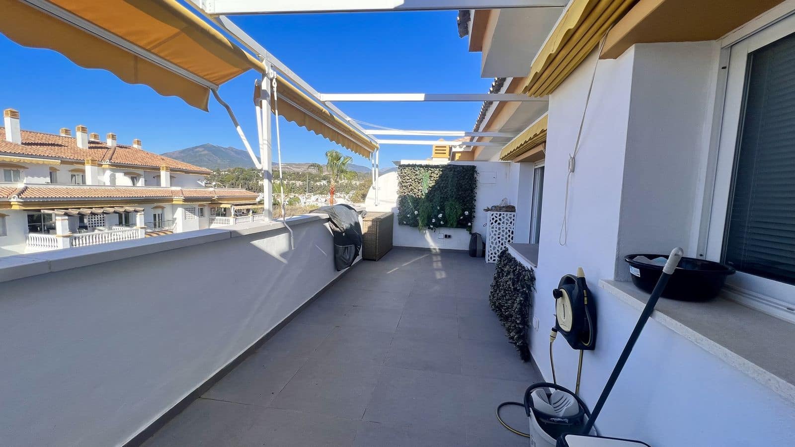 1 soverom Penthouse til salgs i Nueva Andalucia med garasje - € 413 000 (Ref: 9025866)