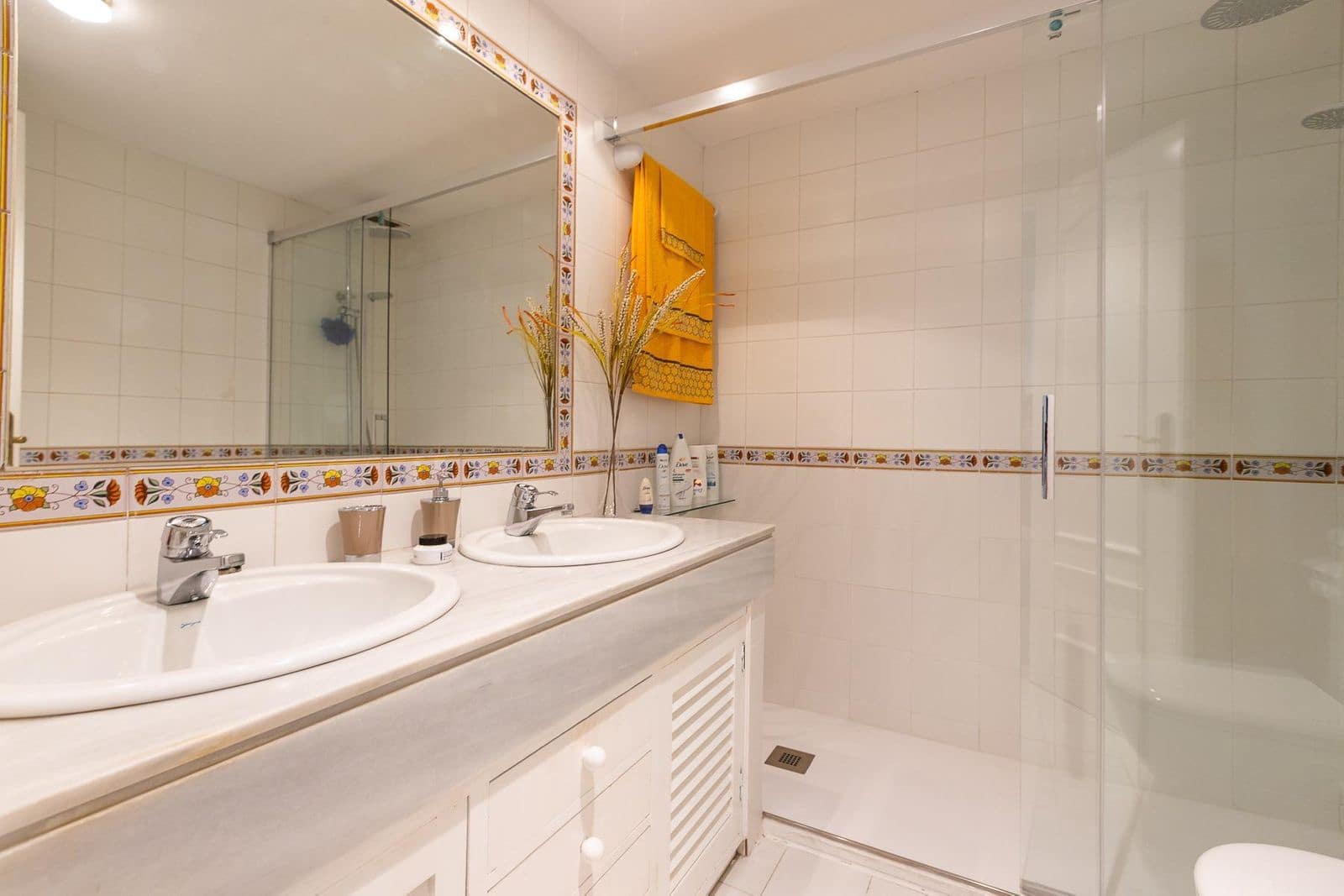 4 makuuhuone Omakotitalo myytävänä paikassa Estepona mukana uima-altaan - 1 012 500 € (Ref: 9025891)