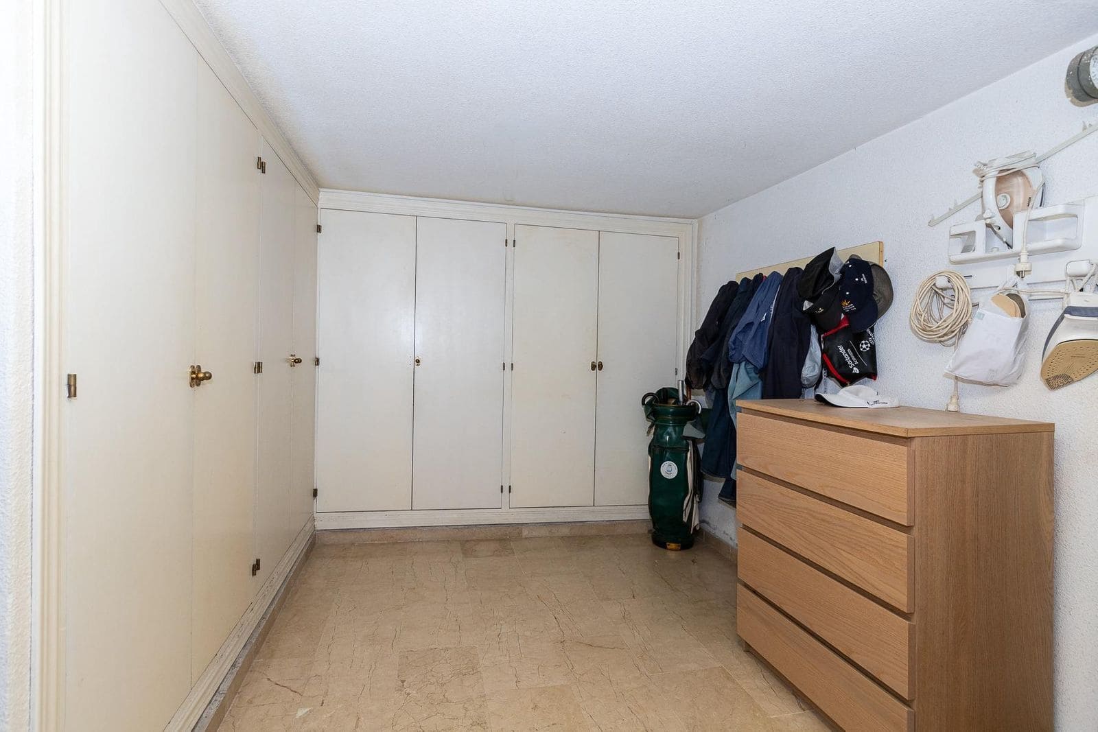 4 makuuhuone Omakotitalo myytävänä paikassa Estepona mukana uima-altaan - 1 012 500 € (Ref: 9025891)