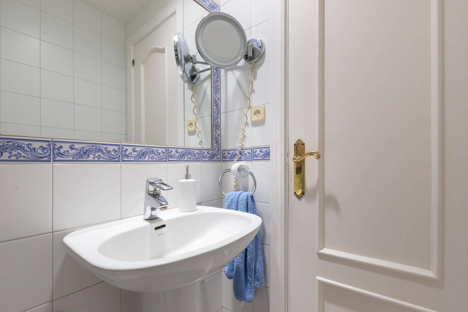 4 makuuhuone Omakotitalo myytävänä paikassa Estepona mukana uima-altaan - 1 012 500 € (Ref: 9025891)