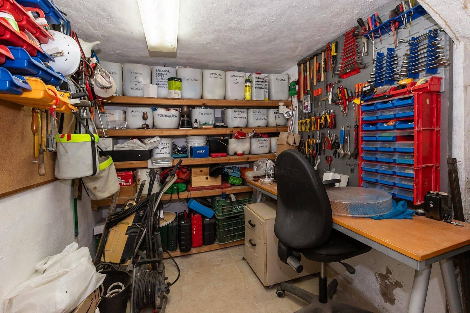 4 makuuhuone Omakotitalo myytävänä paikassa Estepona mukana uima-altaan - 1 012 500 € (Ref: 9025891)