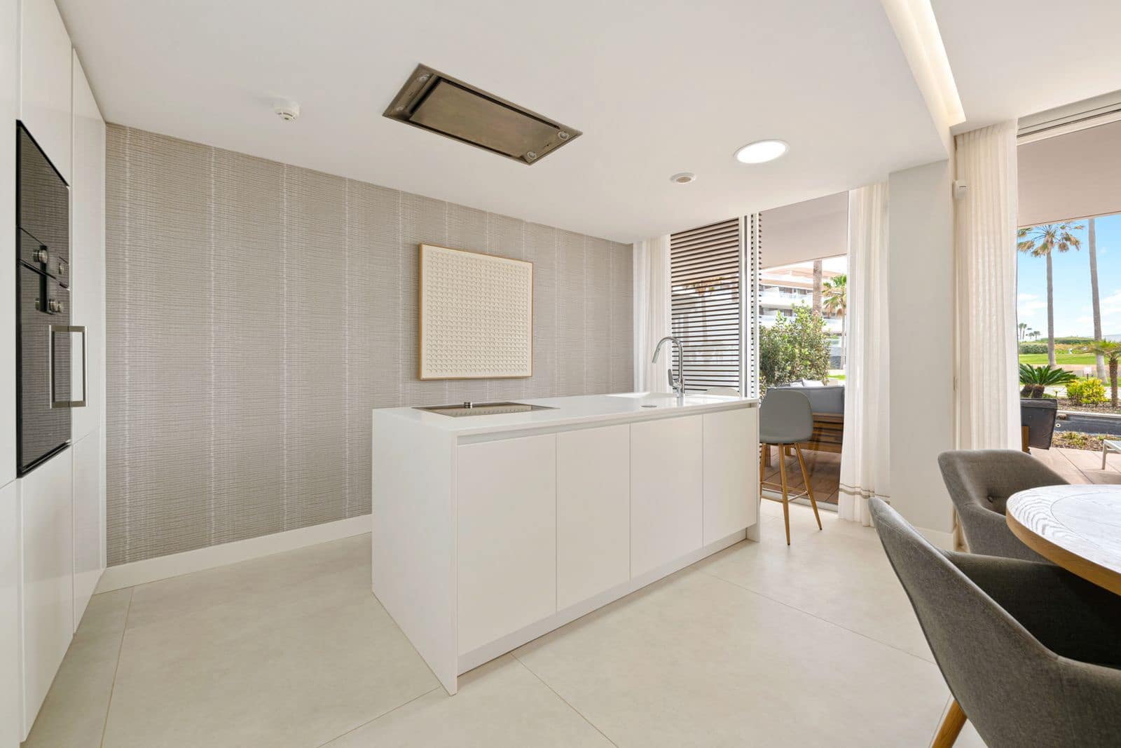 3 bedroom Apartment for sale in Estepona with pool - € 995,000 (Ref: 9030996)