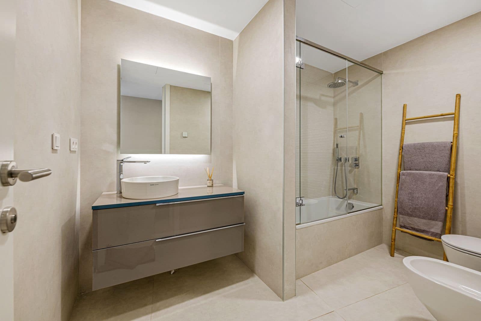 3 bedroom Apartment for sale in Estepona with pool - € 995,000 (Ref: 9030996)