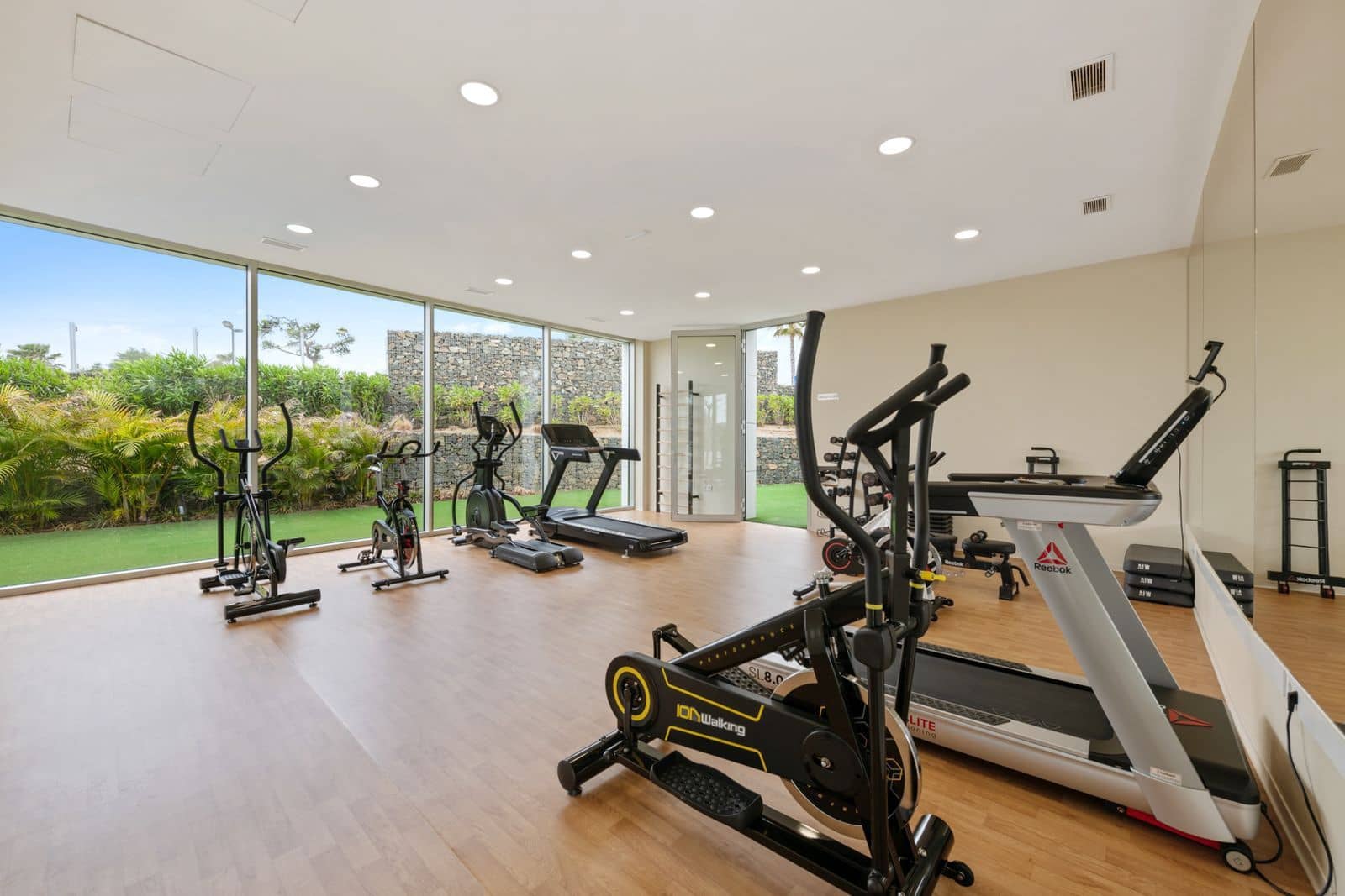 3 bedroom Apartment for sale in Estepona with pool - € 995,000 (Ref: 9030996)