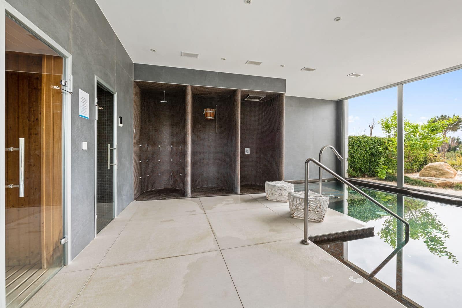 3 bedroom Apartment for sale in Estepona with pool - € 995,000 (Ref: 9030996)