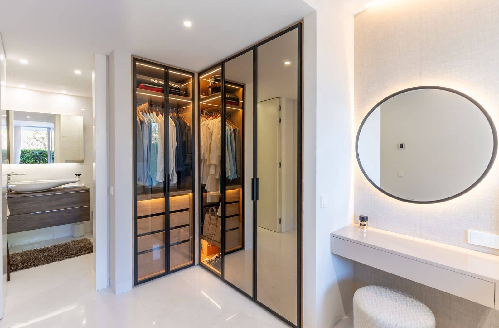 2 bedroom Apartment for sale in Estepona - € 1,095,000 (Ref: 9031015)