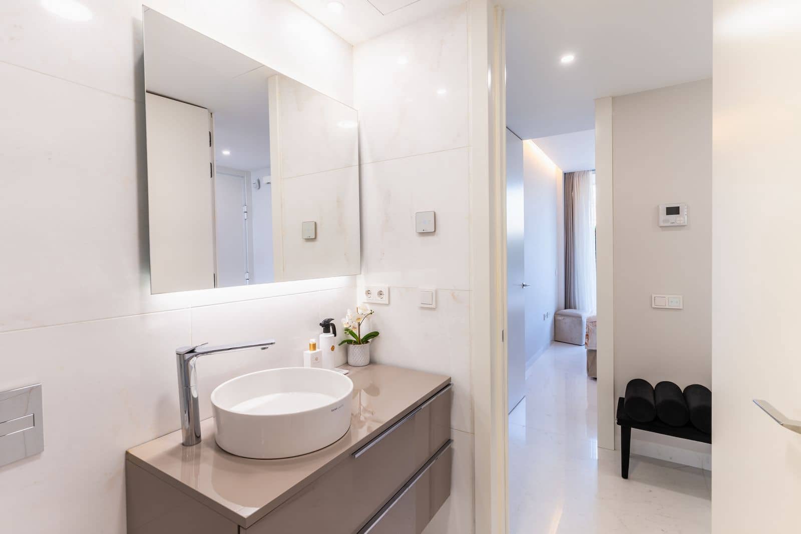 2 bedroom Apartment for sale in Estepona - € 1,095,000 (Ref: 9031015)