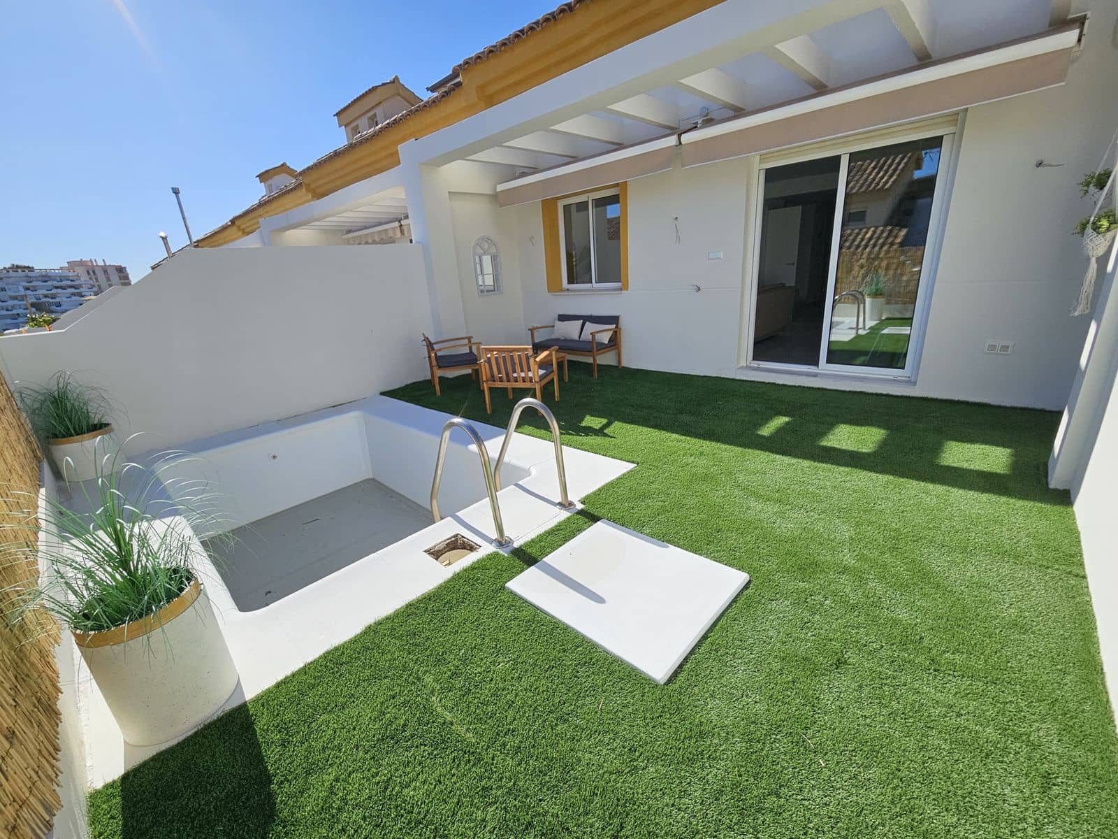 3 soveværelse Byhus til salg i Benalmadena med swimmingpool garage - € 429.000 (Ref: 9032040)