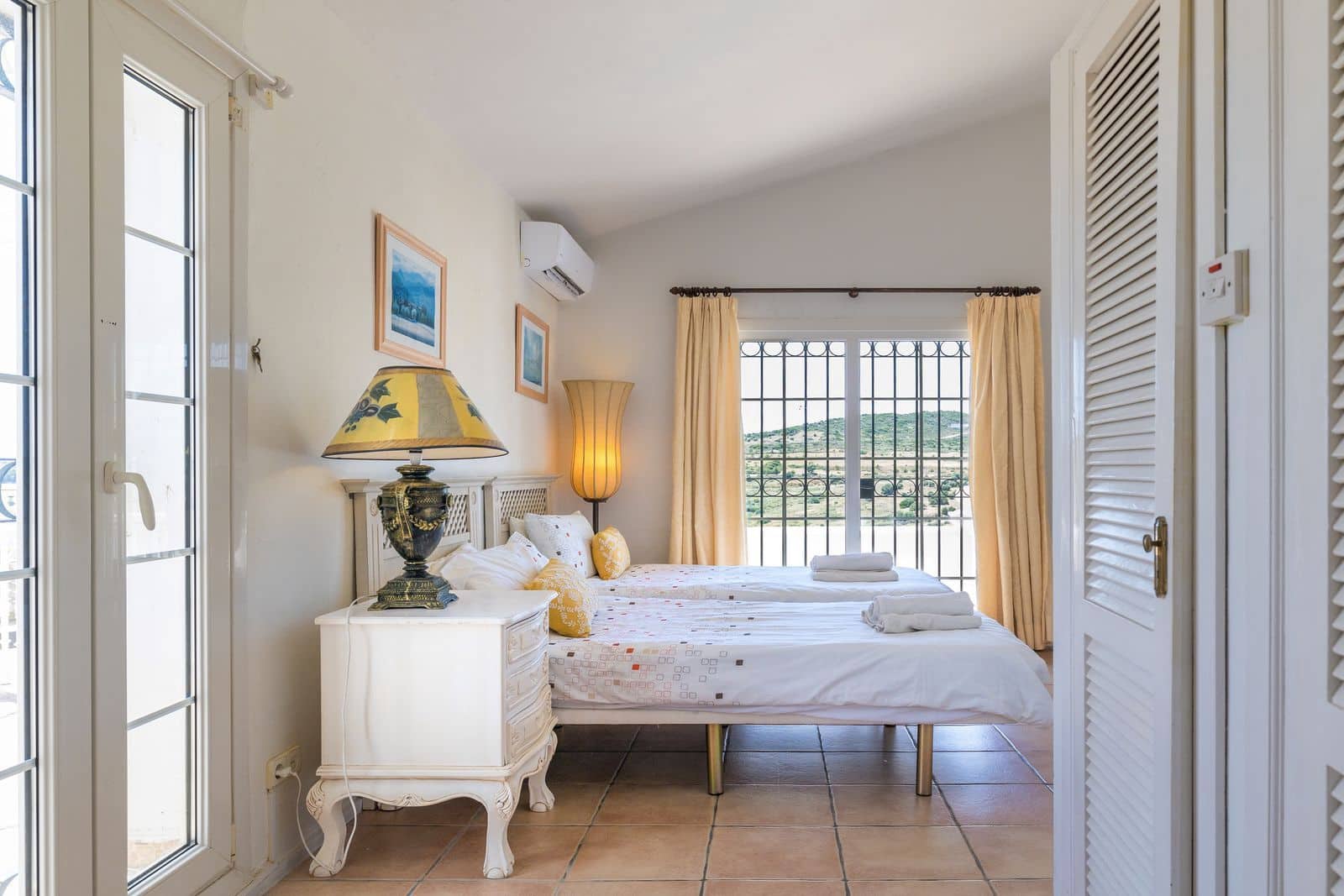 6 bedroom Villa for sale in Estepona with pool - € 1,600,000 (Ref: 9037807)