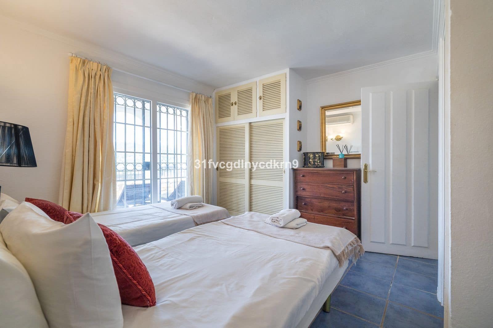 6 sypialnia Willa na sprzedaż w Estepona z basenem - 1 450 000 € (Ref: 9037807)