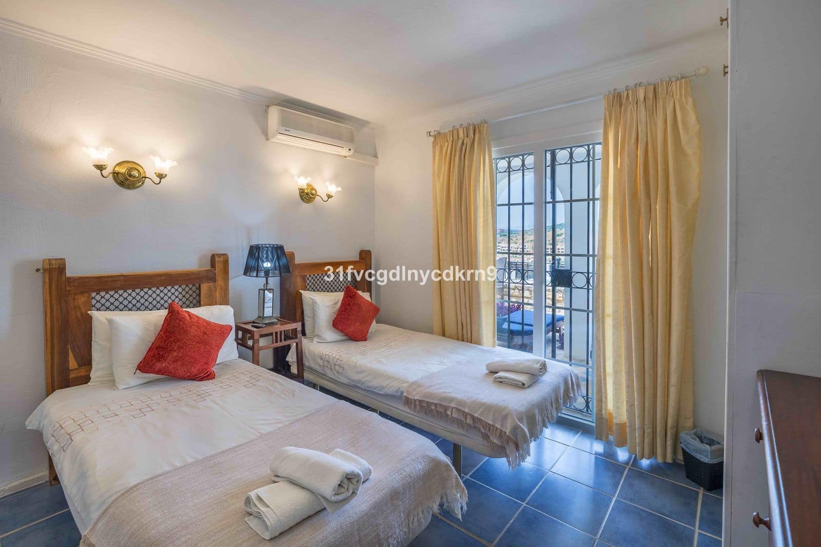 6 sypialnia Willa na sprzedaż w Estepona z basenem - 1 450 000 € (Ref: 9037807)