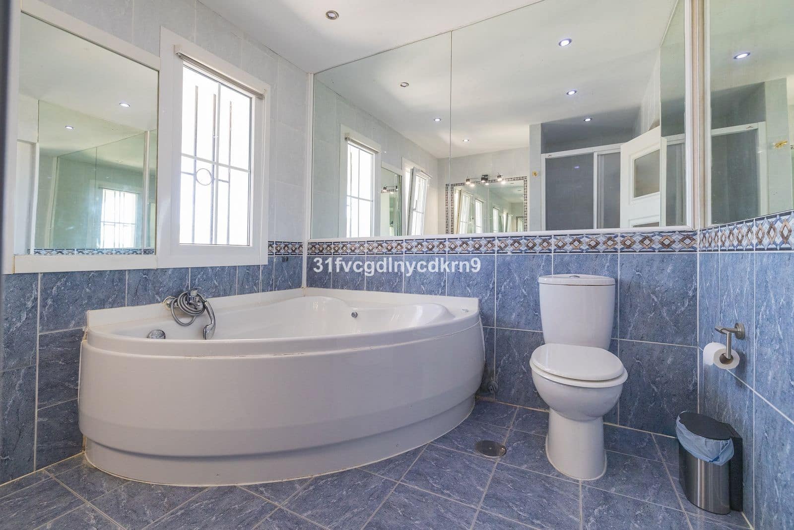 6 sypialnia Willa na sprzedaż w Estepona z basenem - 1 450 000 € (Ref: 9037807)