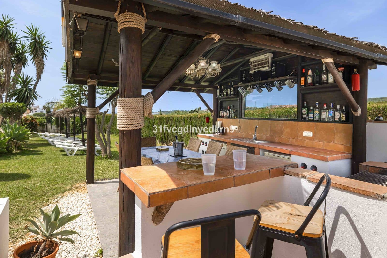 6 sypialnia Willa na sprzedaż w Estepona z basenem - 1 450 000 € (Ref: 9037807)