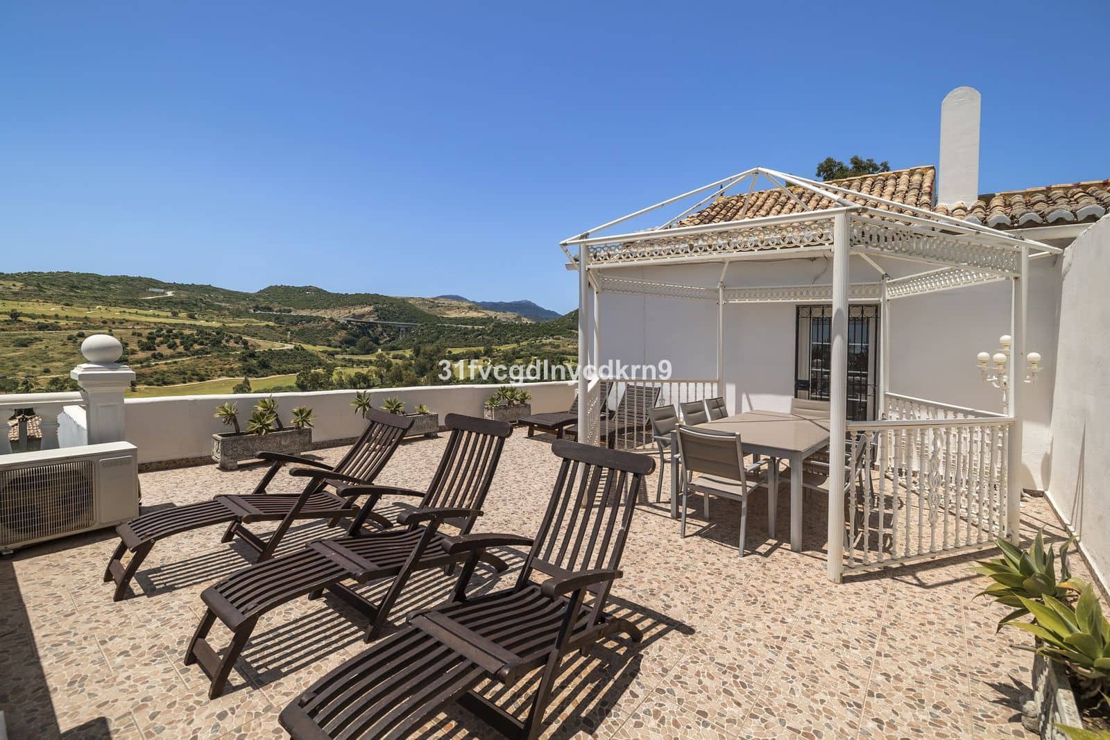 6 sypialnia Willa na sprzedaż w Estepona z basenem - 1 450 000 € (Ref: 9037807)