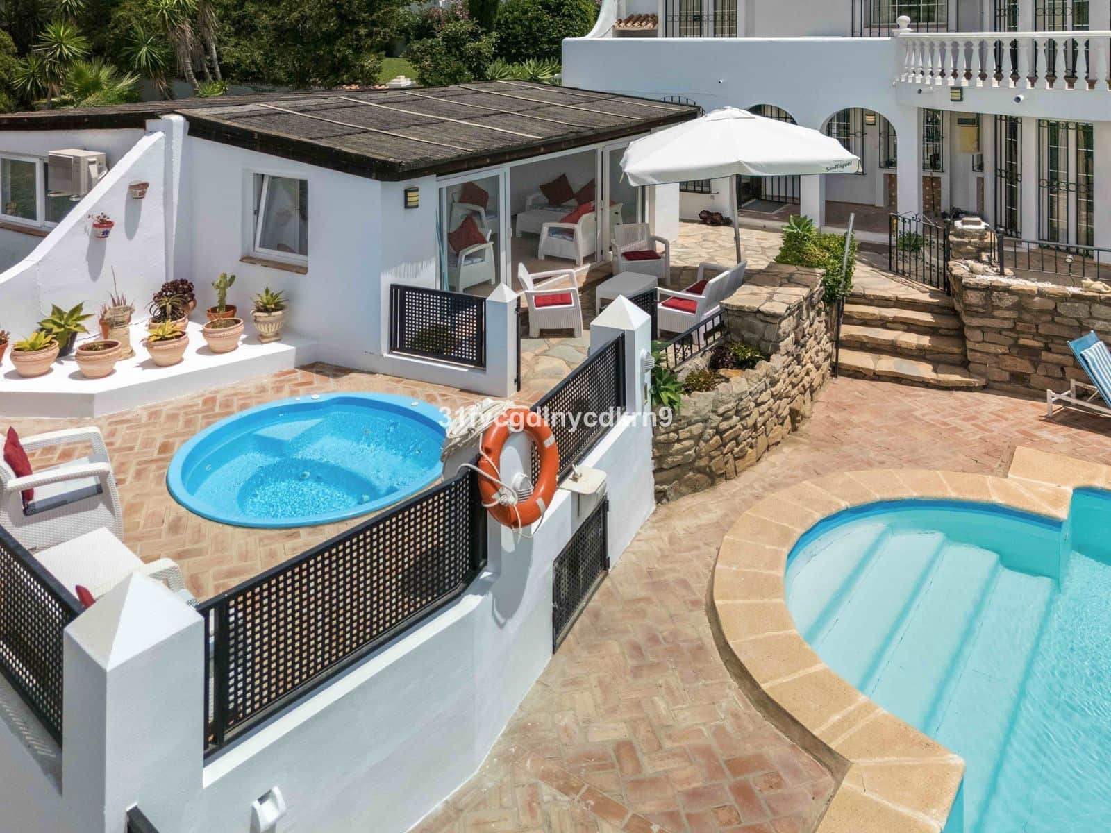 6 sypialnia Willa na sprzedaż w Estepona z basenem - 1 450 000 € (Ref: 9037807)