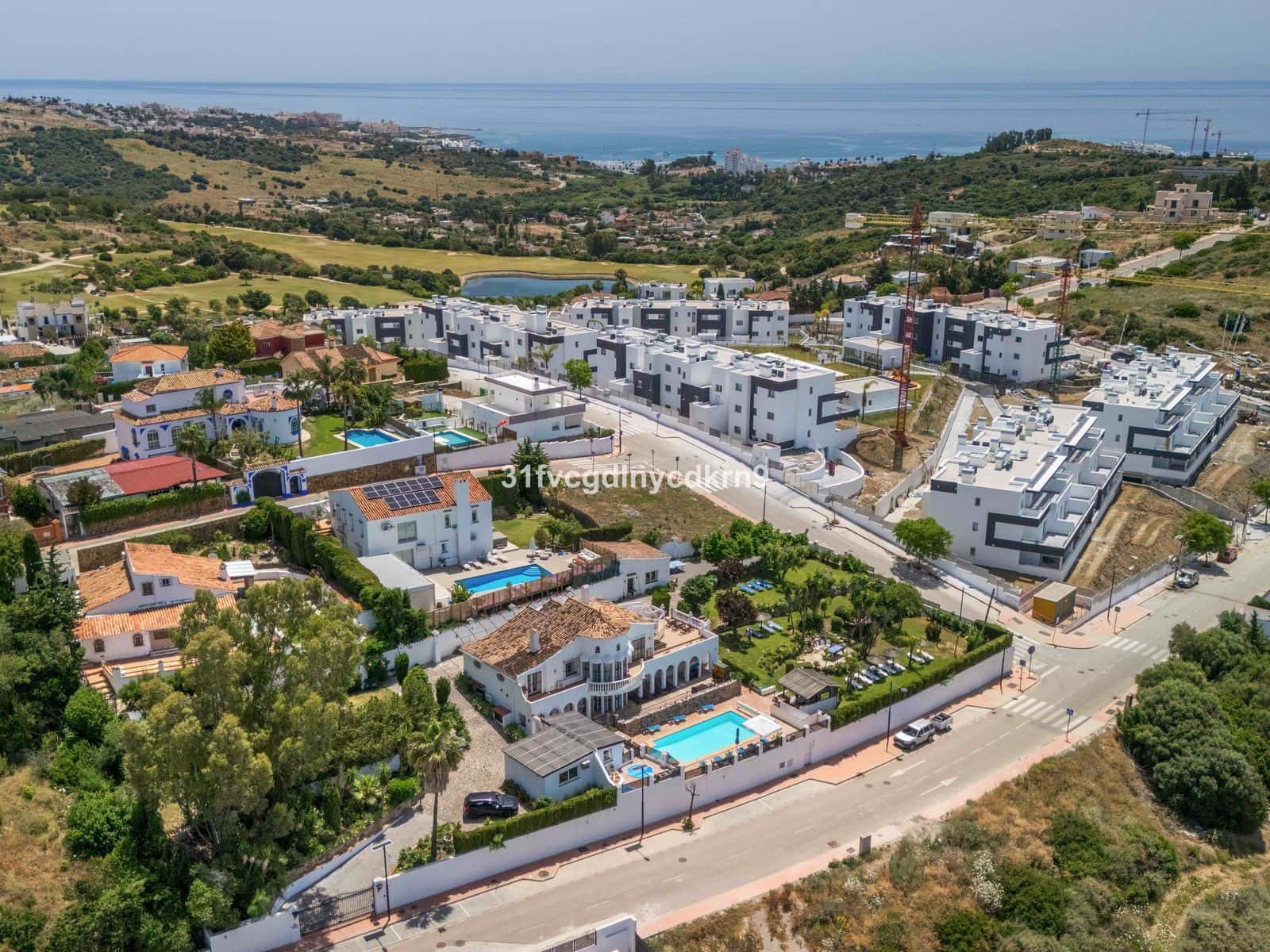 6 sypialnia Willa na sprzedaż w Estepona z basenem - 1 450 000 € (Ref: 9037807)