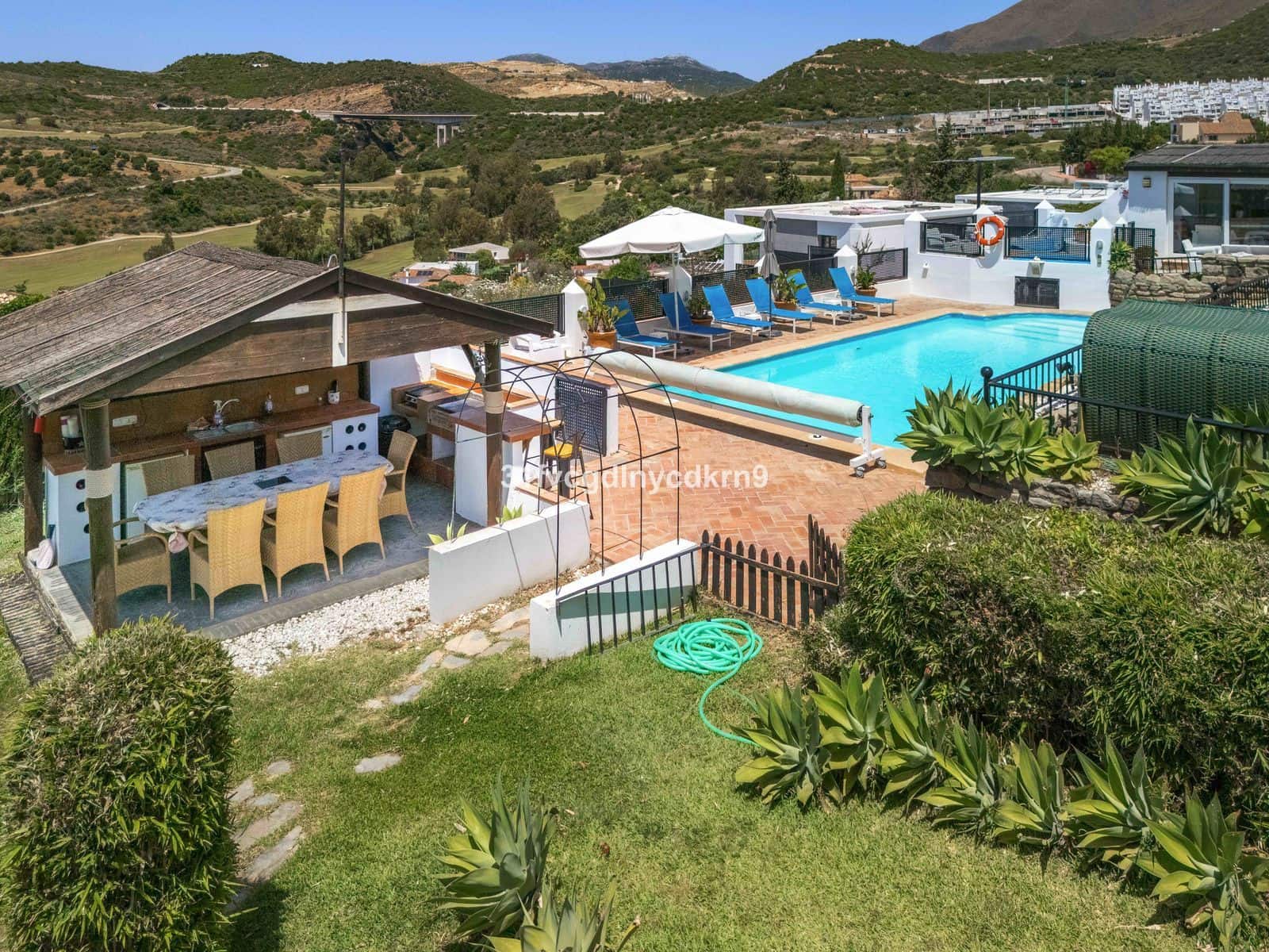 6 sypialnia Willa na sprzedaż w Estepona z basenem - 1 450 000 € (Ref: 9037807)