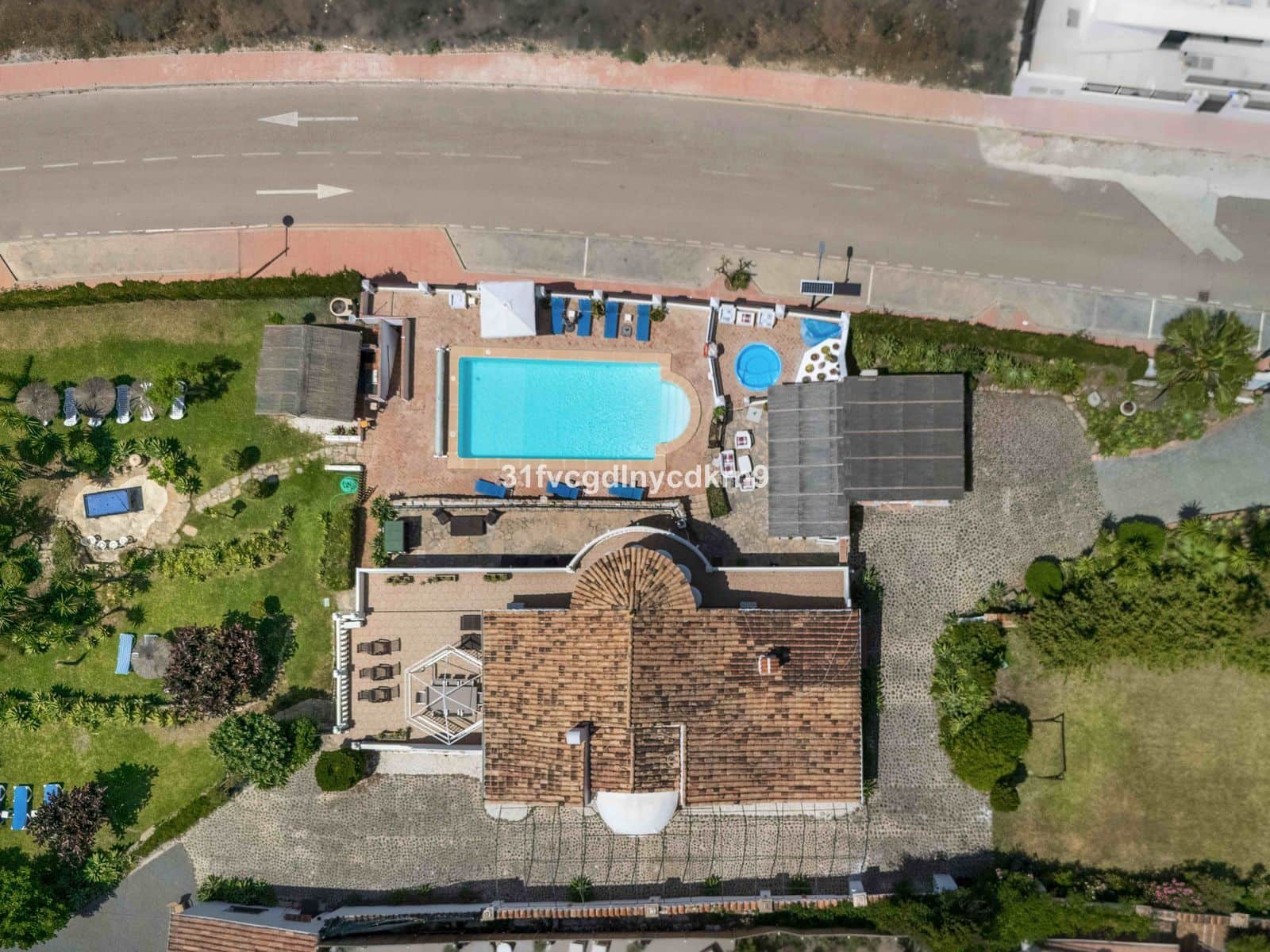 6 sypialnia Willa na sprzedaż w Estepona z basenem - 1 450 000 € (Ref: 9037807)