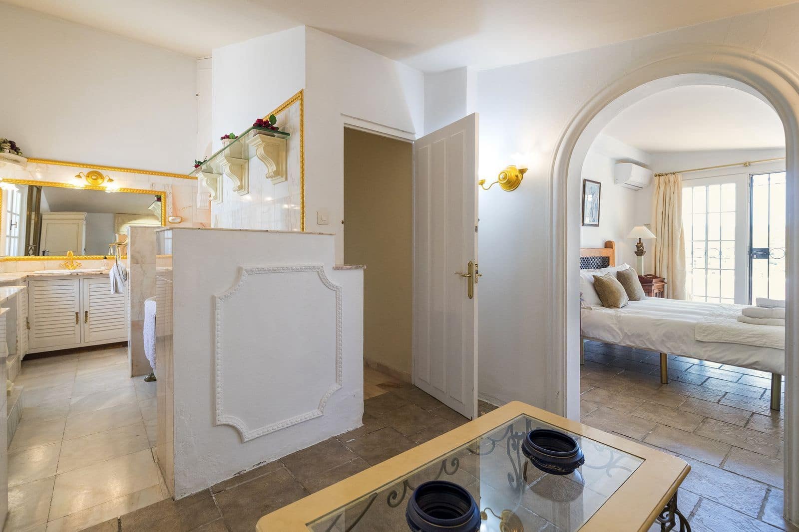 6 makuuhuone Huvila myytävänä paikassa Estepona mukana uima-altaan - 1 450 000 € (Ref: 9037807)