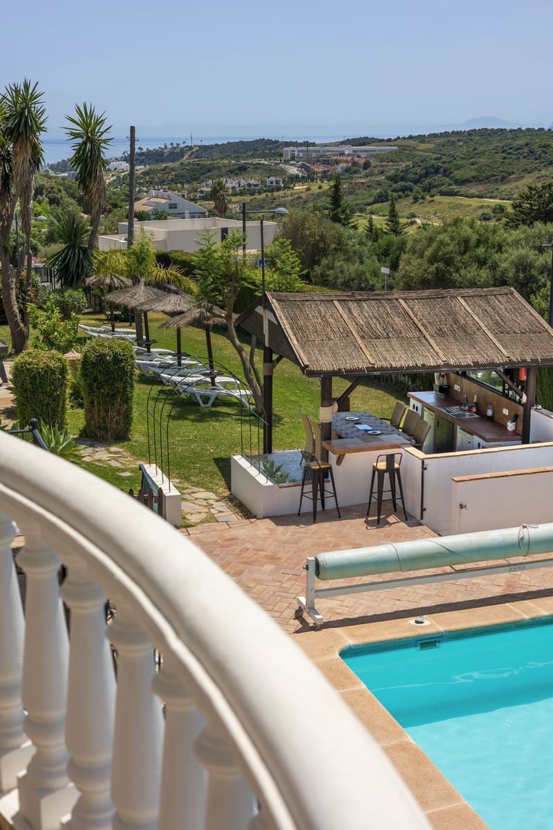 6 makuuhuone Huvila myytävänä paikassa Estepona mukana uima-altaan - 1 450 000 € (Ref: 9037807)