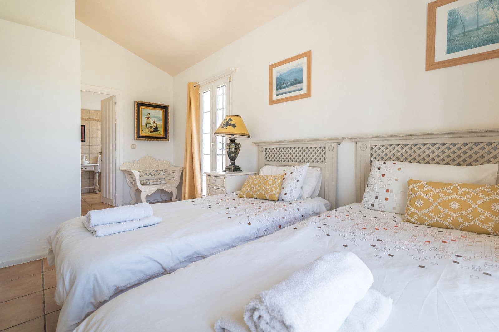 6 makuuhuone Huvila myytävänä paikassa Estepona mukana uima-altaan - 1 450 000 € (Ref: 9037807)