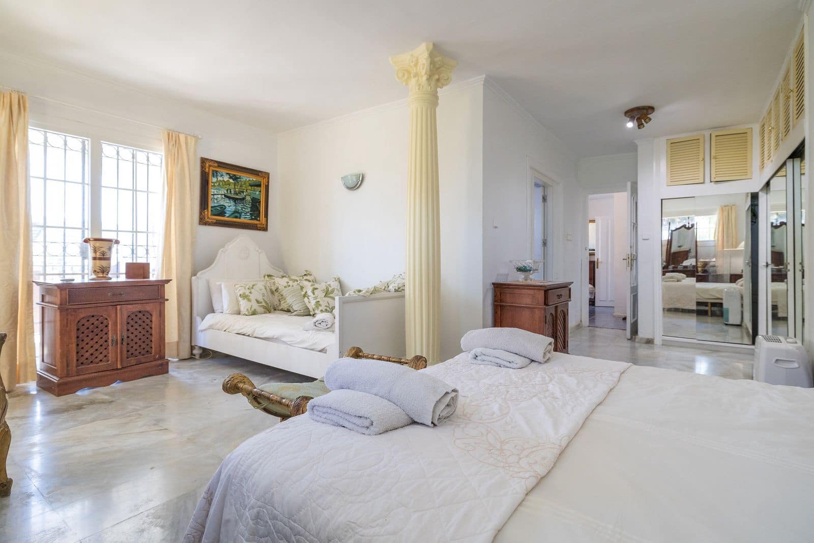 6 makuuhuone Huvila myytävänä paikassa Estepona mukana uima-altaan - 1 450 000 € (Ref: 9037807)
