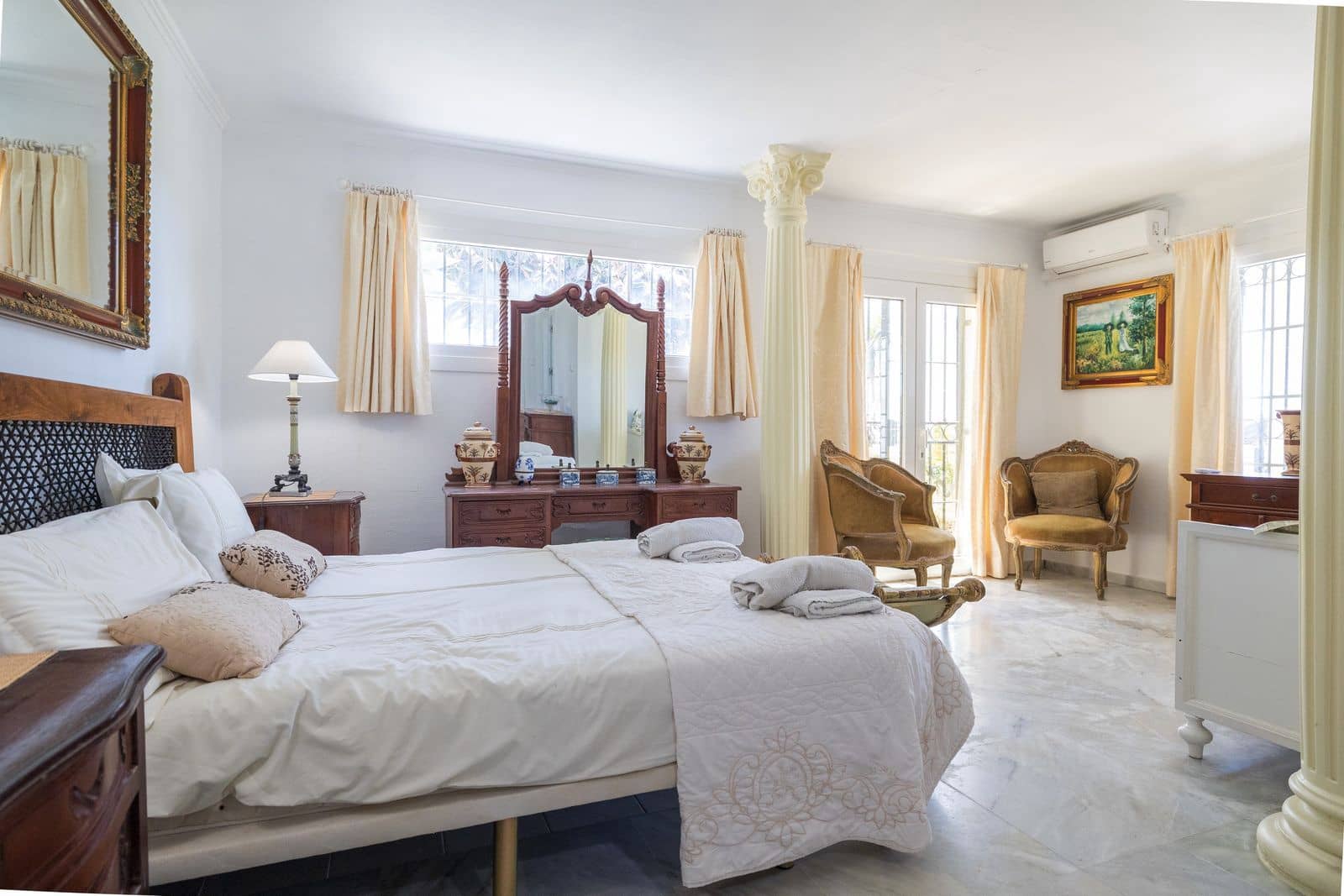 6 makuuhuone Huvila myytävänä paikassa Estepona mukana uima-altaan - 1 450 000 € (Ref: 9037807)
