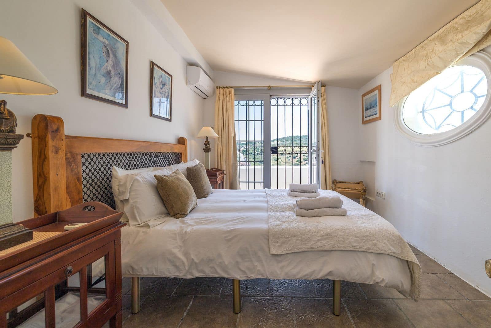 6 makuuhuone Huvila myytävänä paikassa Estepona mukana uima-altaan - 1 450 000 € (Ref: 9037807)