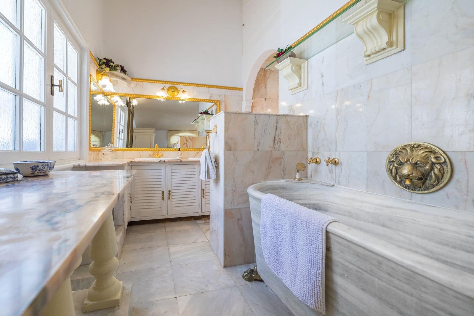 6 makuuhuone Huvila myytävänä paikassa Estepona mukana uima-altaan - 1 450 000 € (Ref: 9037807)