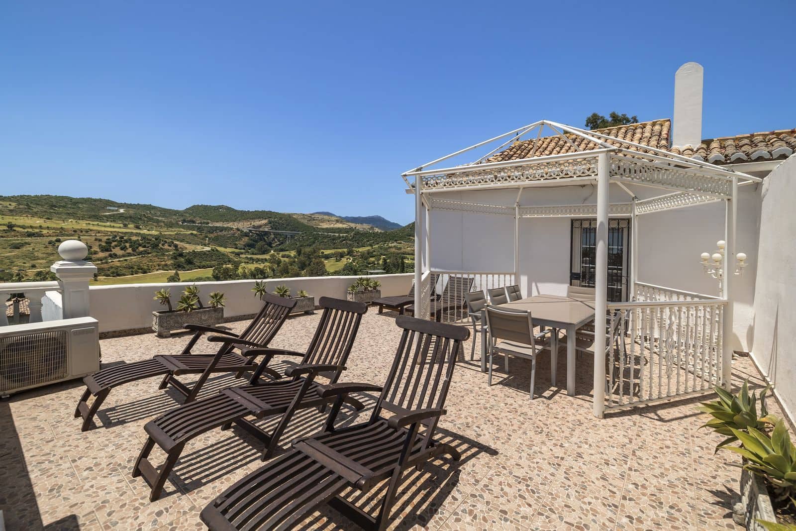 6 makuuhuone Huvila myytävänä paikassa Estepona mukana uima-altaan - 1 450 000 € (Ref: 9037807)