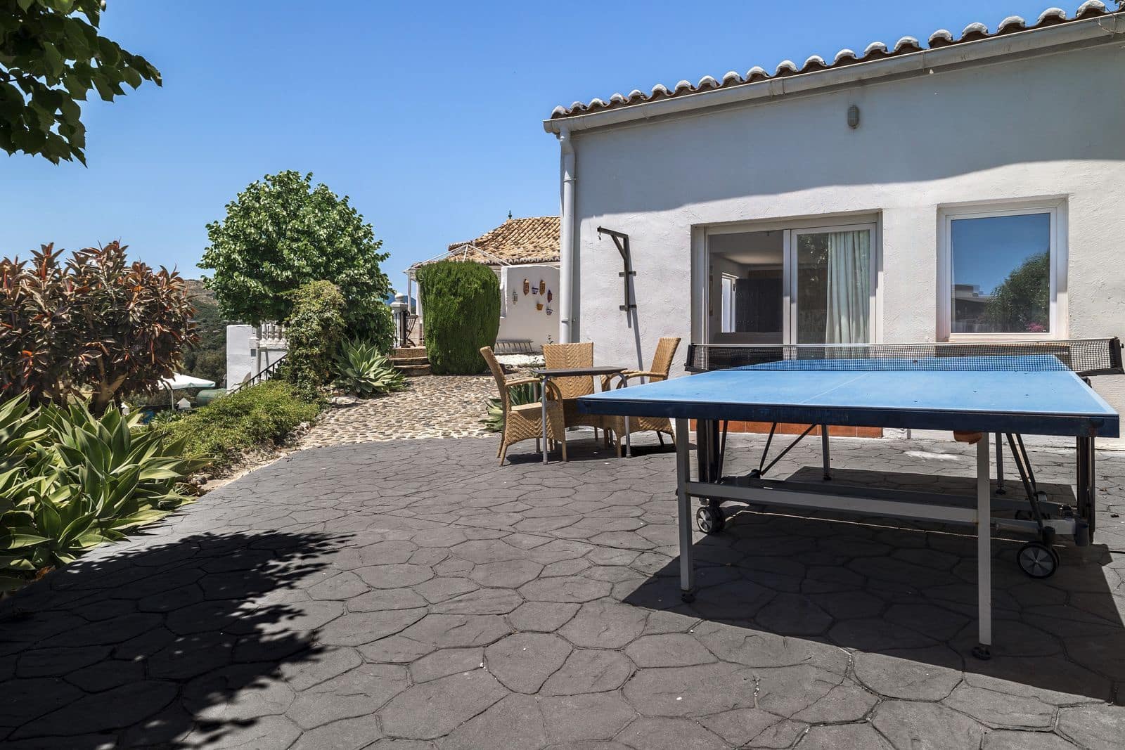 6 makuuhuone Huvila myytävänä paikassa Estepona mukana uima-altaan - 1 450 000 € (Ref: 9037807)