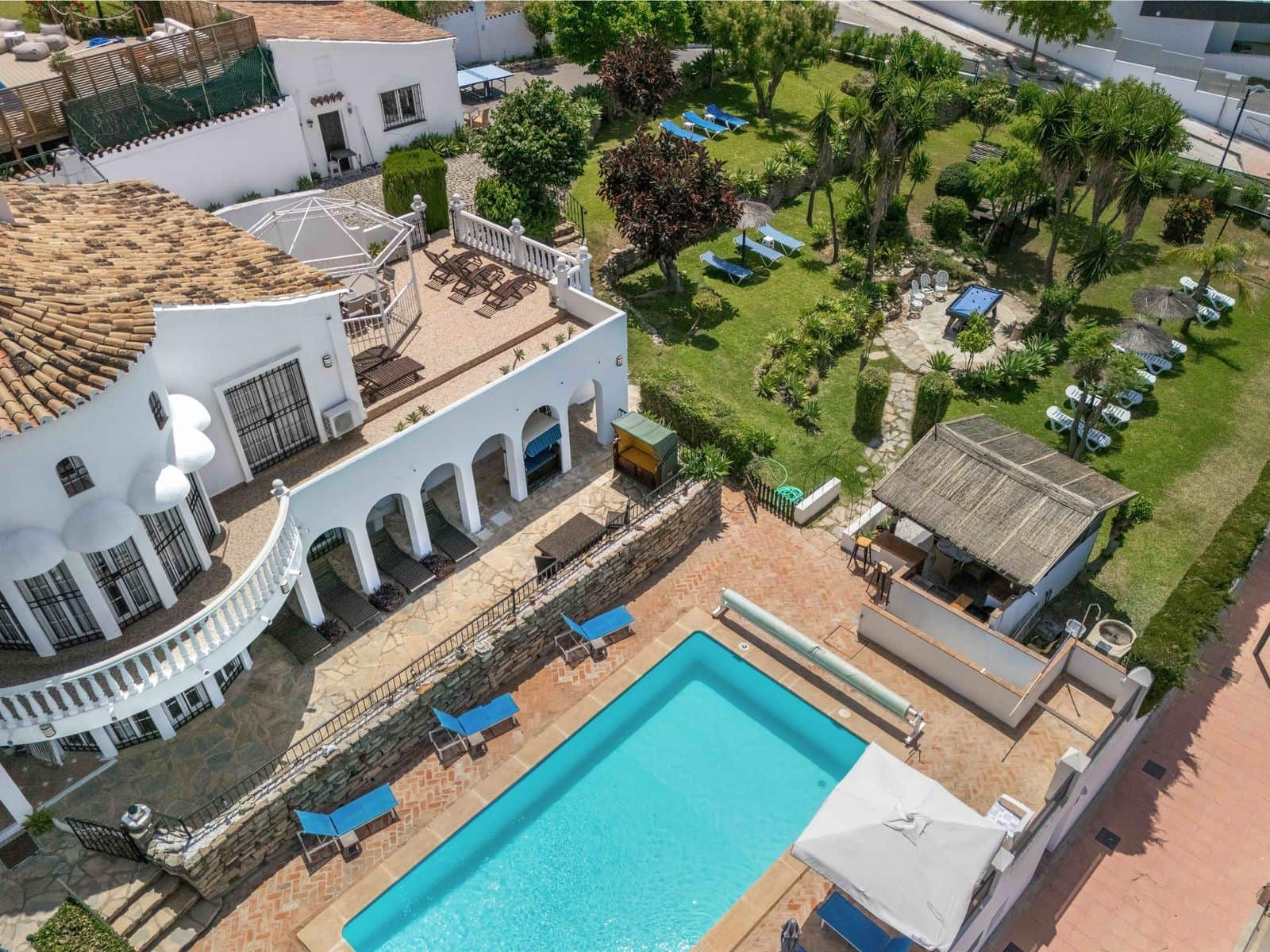 6 makuuhuone Huvila myytävänä paikassa Estepona mukana uima-altaan - 1 450 000 € (Ref: 9037807)