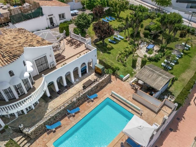 6 makuuhuone Huvila myytävänä paikassa Estepona mukana uima-altaan - 1 450 000 € (Ref: 9037807)