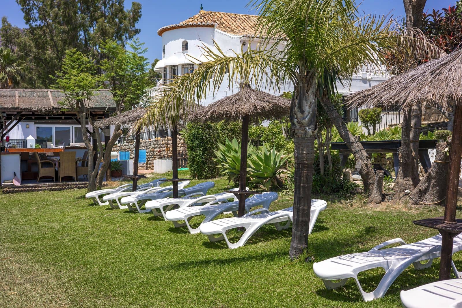 6 makuuhuone Huvila myytävänä paikassa Estepona mukana uima-altaan - 1 450 000 € (Ref: 9037807)