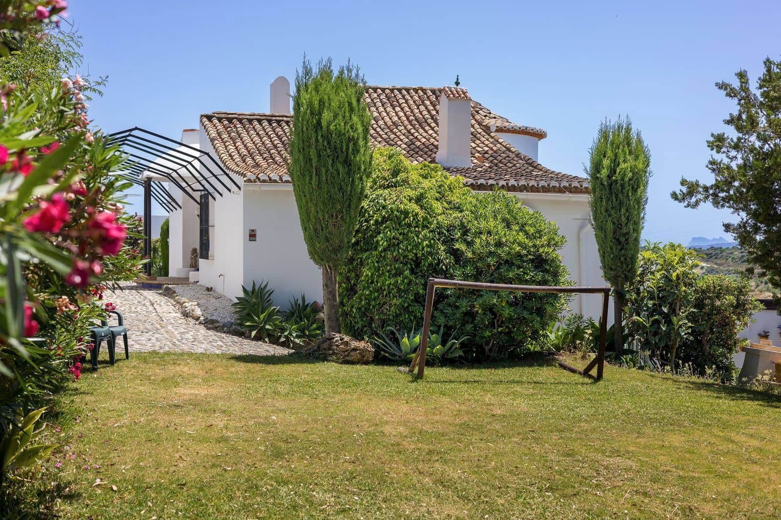 6 makuuhuone Huvila myytävänä paikassa Estepona mukana uima-altaan - 1 450 000 € (Ref: 9037807)