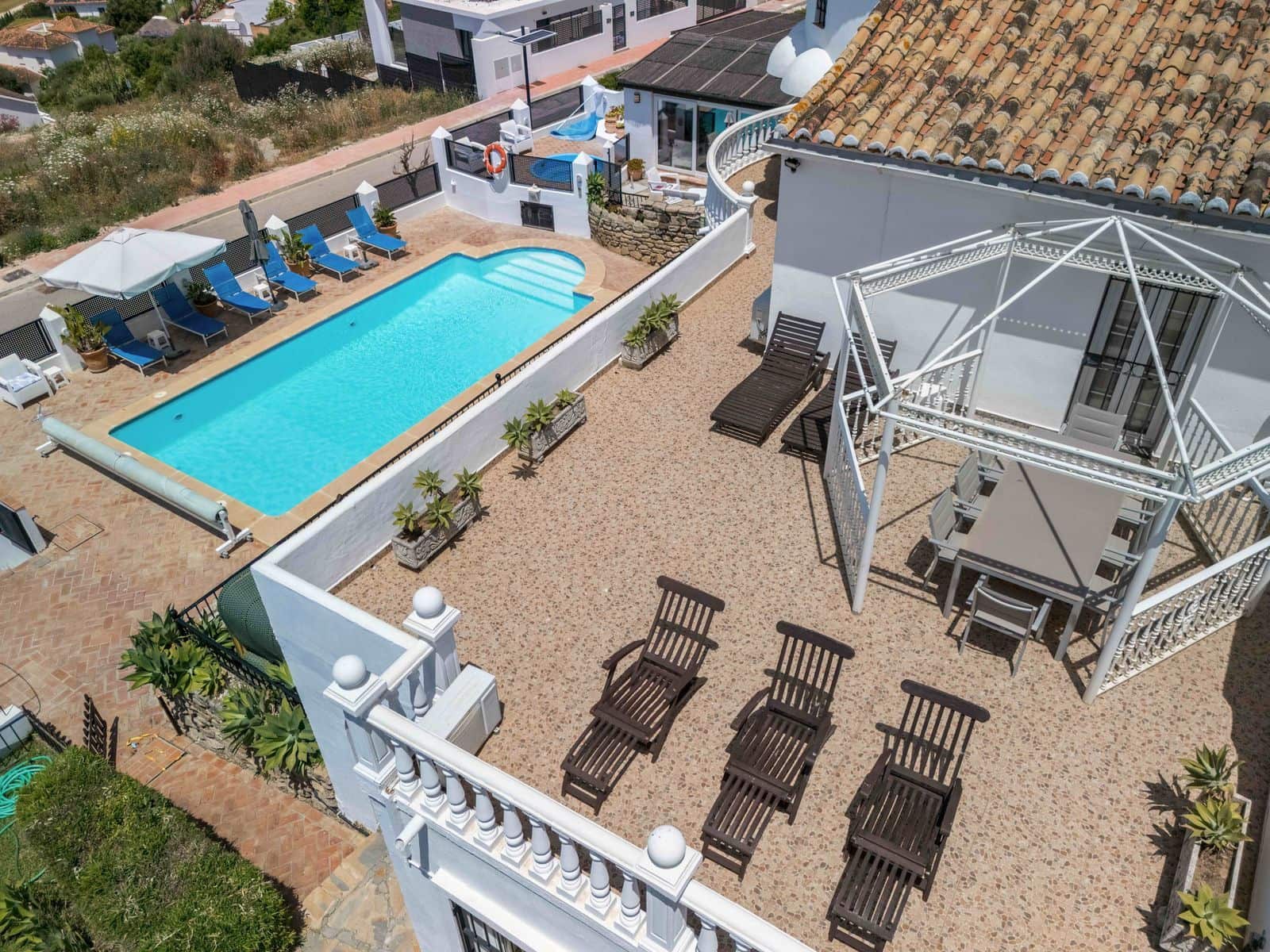 6 makuuhuone Huvila myytävänä paikassa Estepona mukana uima-altaan - 1 450 000 € (Ref: 9037807)