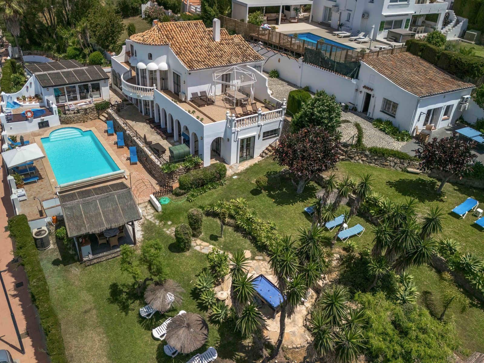 6 makuuhuone Huvila myytävänä paikassa Estepona mukana uima-altaan - 1 450 000 € (Ref: 9037807)