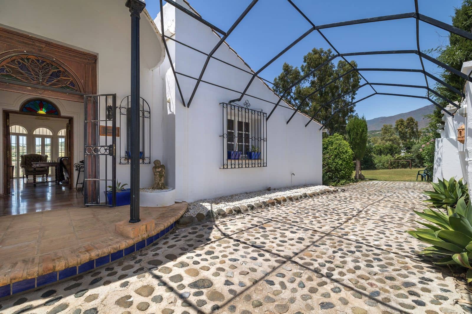 6 makuuhuone Huvila myytävänä paikassa Estepona mukana uima-altaan - 1 450 000 € (Ref: 9037807)