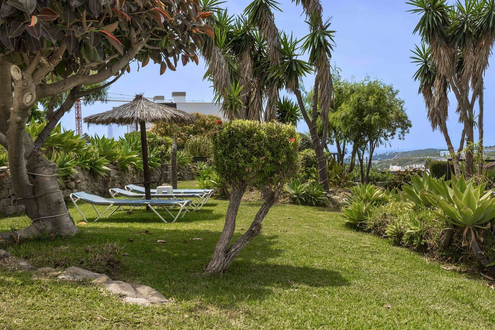 6 makuuhuone Huvila myytävänä paikassa Estepona mukana uima-altaan - 1 450 000 € (Ref: 9037807)