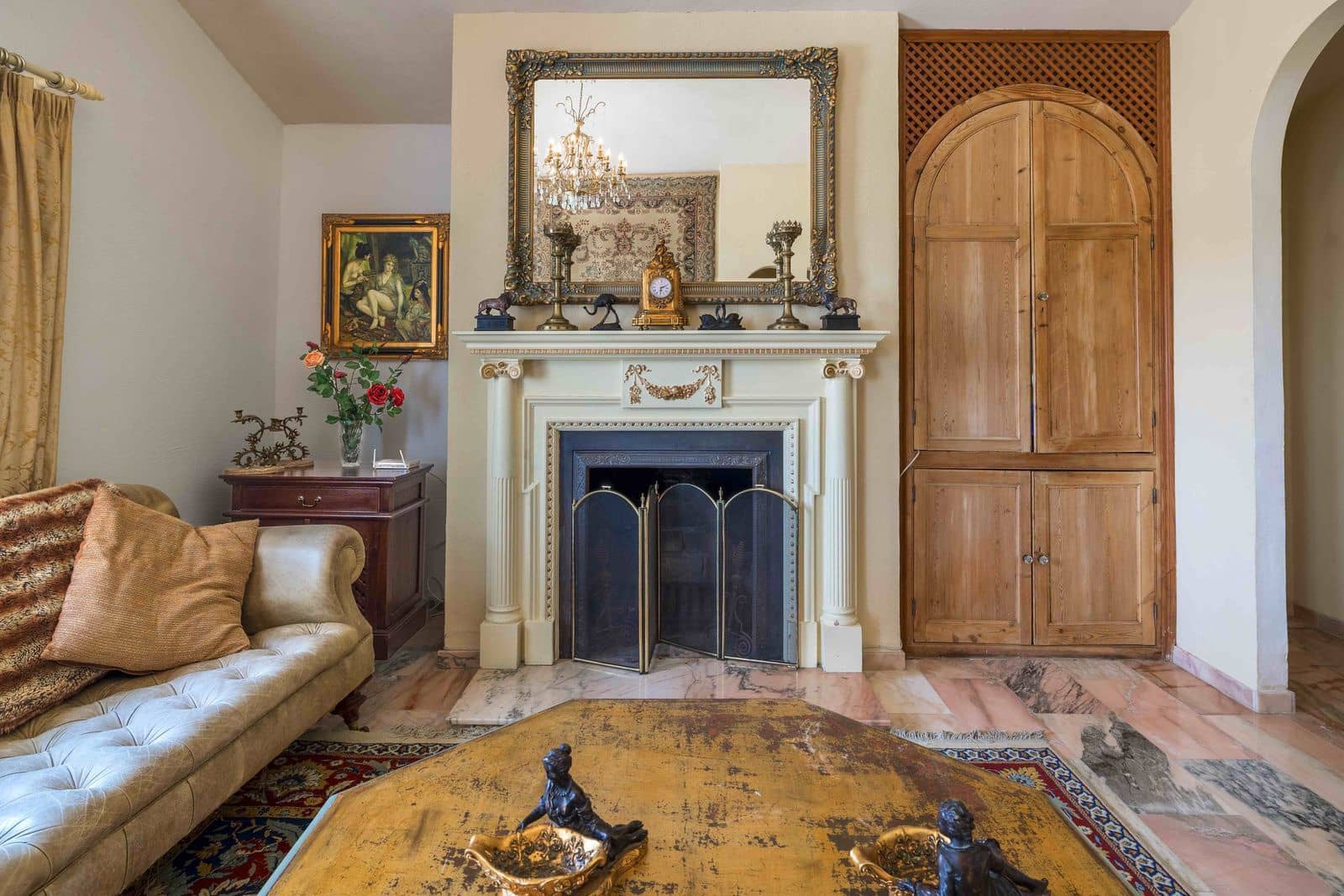 6 makuuhuone Huvila myytävänä paikassa Estepona mukana uima-altaan - 1 450 000 € (Ref: 9037807)